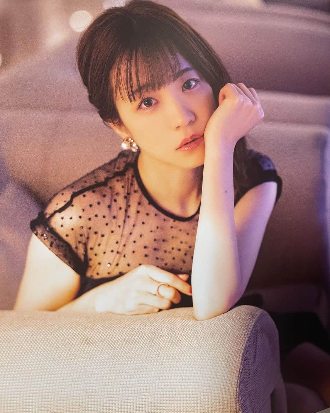 諏訪彩花のインスタグラム：「BARで待ち合わせ 🍸🌙🌃 #2nd写真集　#ひだまり　#発売中です☺️」