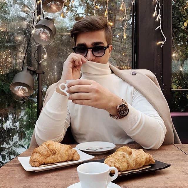のインスタグラム：「Morning but first coffee ☕️🥐 (📸 @davide_alvino) #icewatch #changeyoucan #icesteel #steel #men #watch #style #robust #ootd #black #breakfast #morning」