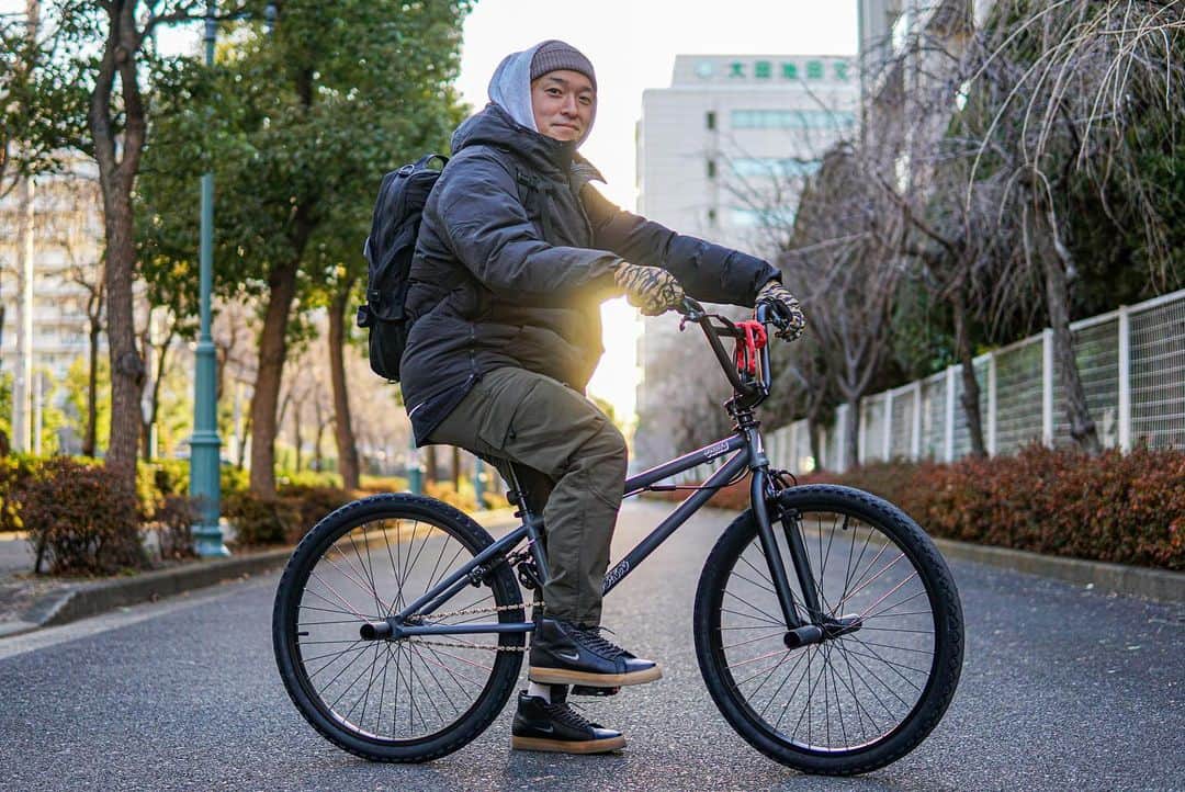 安床武士さんのインスタグラム写真 - (安床武士Instagram)「New bike🚴‍♀️ aresbikes STEELO 24inc BMX. #aresbikes   街乗り用に自転車を新調しました。 @aresbikes から7月に発売予定の24インチBMXをいち早く！ ギア比も街乗りがしやすい設定で👌 何より見た目が格好いい。  これからも街乗り用にカスタムも楽しんでいきます！ @yorkuno さん、ありがとうございます🙌  #bmx24 #街乗り自転車 #世界に3台の内の1台」1月19日 17時33分 - takeshiyasutoko