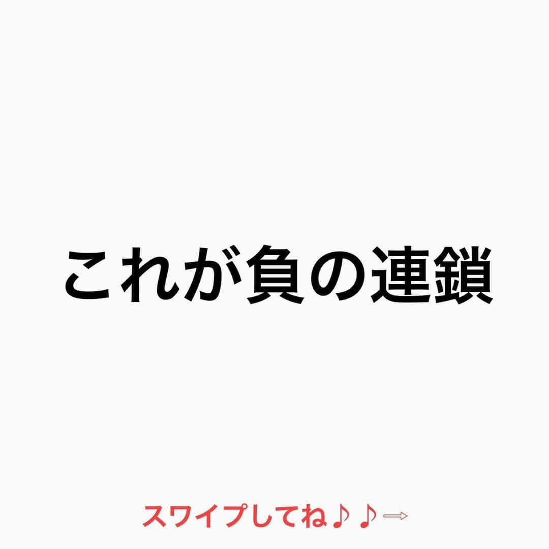 鶴谷和俊さんのインスタグラム写真 - (鶴谷和俊Instagram)「【パサついてる人がよく言う言葉】Part2  『シャンプーは泡立ちがいい方がいいんですよねー』  いいのかな？といつも思います✂️  泡立ちが良いシャンプーは 洗浄力が高いものが多い‼︎  良いトリートメント めっちゃ腕のいい美容師さんに良い金額をだしてもらったカラーが 抜けちゃうのになと思う事が多い🤔  パサつくとキューティクル同士が擦れ合って キューティクルが剥がれたり、絡まります✨  キューティクルが剥がれると 髪の毛の中の栄養分抜けたり 艶がでなくなります‼︎  【これが負の連鎖】  パサつく人はシャンプーの回数を少なく シャンプーの洗浄力を落とすのが大切  高級アルコール系シャンプー ラウリル硫酸Na ラウリル硫酸Na  オレフィン(C14-16)スルホン酸Na 石鹸シャンプーは 避けた方がいいかもですね🙋‍♂️  臭い、汚れが気になる方は 高級アルコール系シャンプー ラウリル硫酸Na ラウリル硫酸Na  オレフィン(C14-16)スルホン酸Na を使ってください🙋‍♂️  是非 参考にしてくださいね♪♪  髪の毛の学校/鶴谷和俊  #髪の毛の学校#髪学校#髪の毛のお悩み#ヘアケア#ホームケア #髪質改善#髪の毛#髪質#トリートメント#洗い流さないトリートメント#シャンプー #くせ毛#癖毛#くせ毛対策#細毛#薄毛#軟毛 #剛毛#多毛#髪の毛サラサラ#髪ボサボサ #髪の毛ボサボサ #hardiEast #鶴谷和俊」1月19日 17時35分 - tsurutani_k