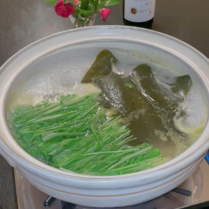 松久信幸のインスタグラム：「Yellowtail shabu-shabu. #shabushabu  #yellowtail #stayhome  #魚力」