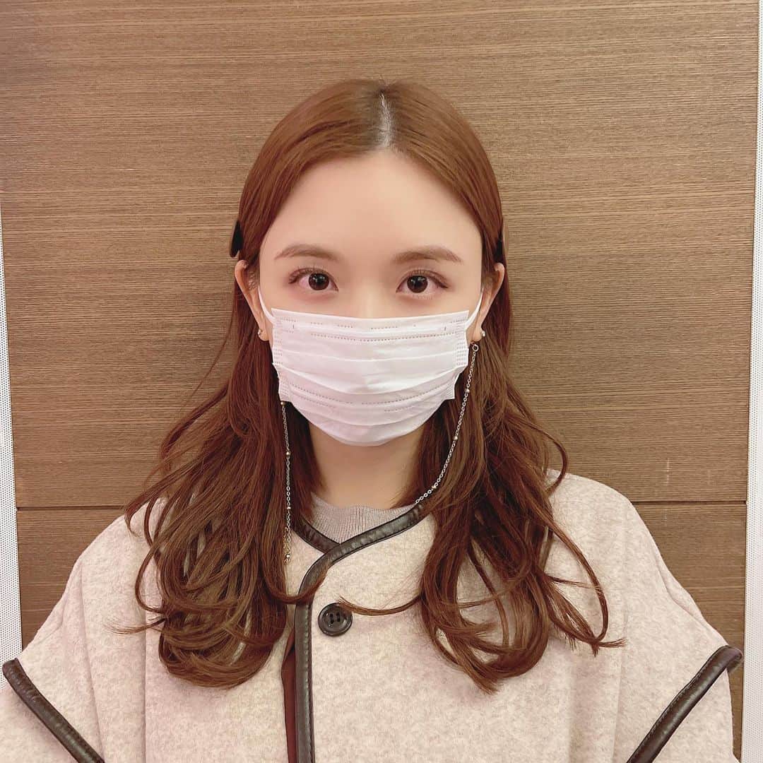 ひよんのインスタグラム：「😷😷 ㅤㅤㅤㅤㅤㅤㅤㅤㅤㅤㅤㅤㅤ 最近マスクチェーンが浸透してきてうれしい☺️💓 9unqのビーズ作ってたのが懐かしい😂笑 ㅤㅤㅤㅤㅤㅤㅤㅤㅤㅤㅤㅤㅤ #마스크 #마스크목걸이 #희영 #マスク #マスクチェーン #マスクアクセサリー #マスクストラップ #ひよん」