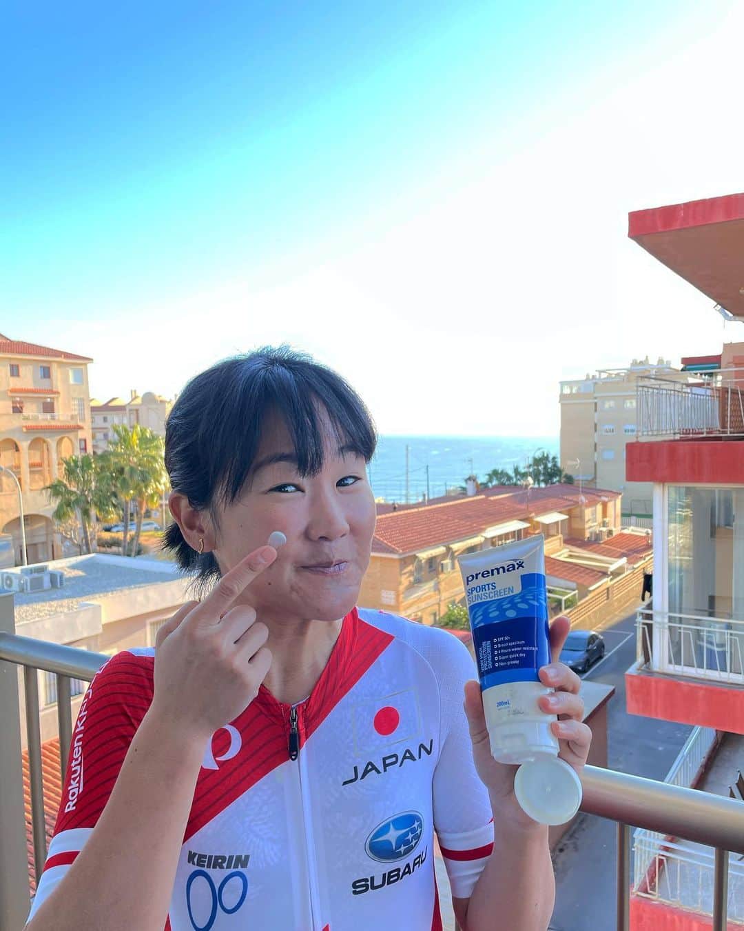 與那嶺恵理のインスタグラム：「SUN SCREEN ☀️ already need in Spain 🇪🇸 Luckily, @teamtibco_siliconvalleybank have good partner @premax.co of #sunscreen for sport 🚴🏻‍♀️  . . This year, I might not be Panda face 🐼😜 Anyway, it mush be helpful to protect my skins from sun ☀️  . . #今日のエリさん　#premax」