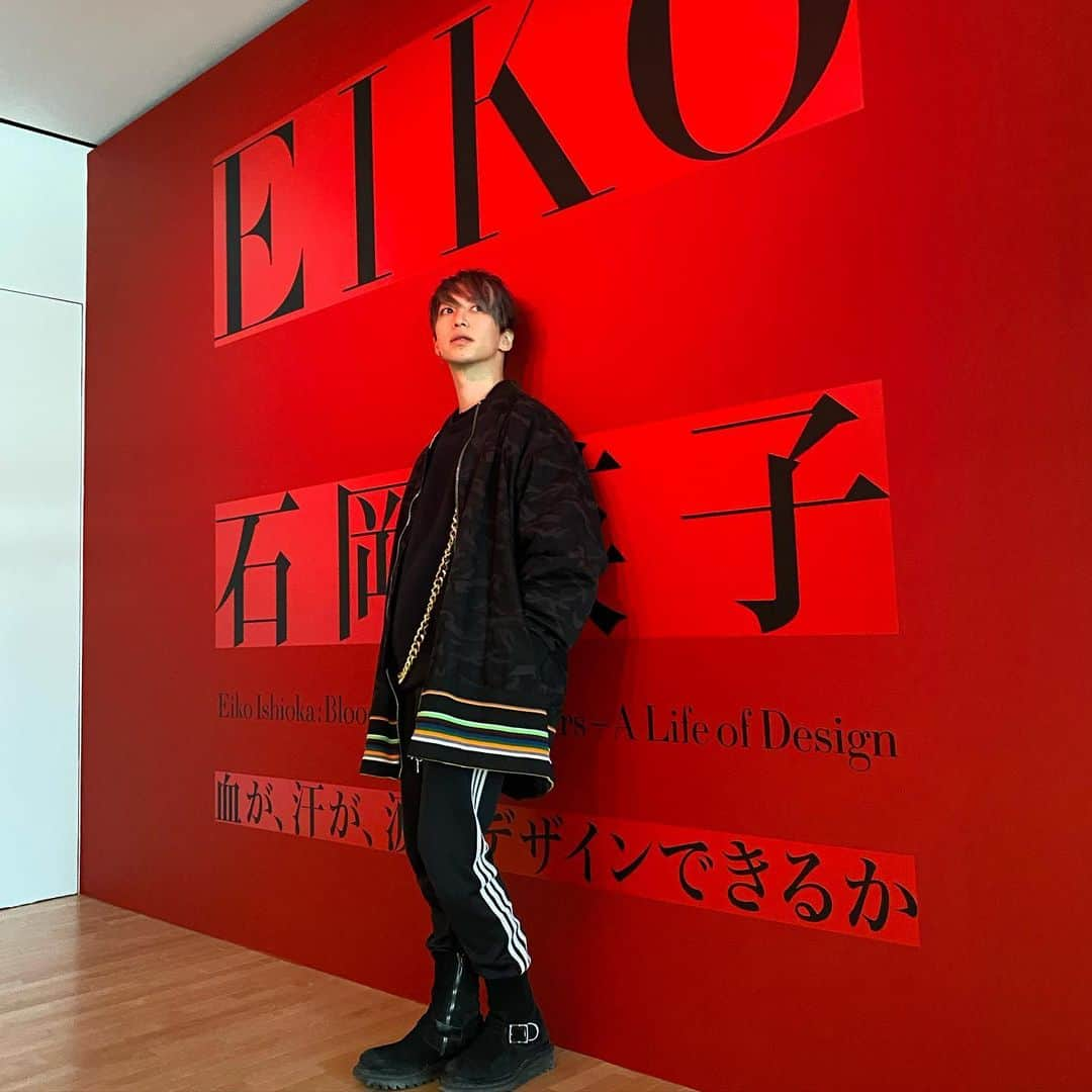 武瑠さんのインスタグラム写真 - (武瑠Instagram)「現代美術館 石岡瑛子展  強烈な磁場があった 頭がすこしくらくら  気づけばスマホ片手に収めてしまう感性や憤りや衝動や醜態  まずは亀裂が必要  #東京都現代美術館 #石岡瑛子 #ART #tokyo #million_dollar_orchestra #rafsimons #addidas」1月19日 17時43分 - ta_streetgothic