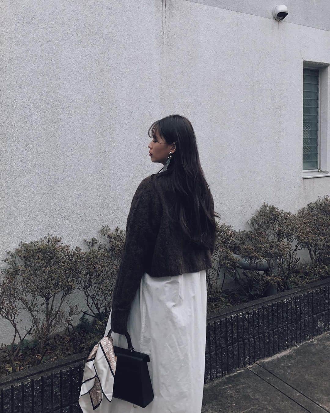 藤木祐凪のインスタグラム：「短いニット🧶🧶🧶❤️  #rustal  #ラスタル #cafune  #tan #fumietanaka」