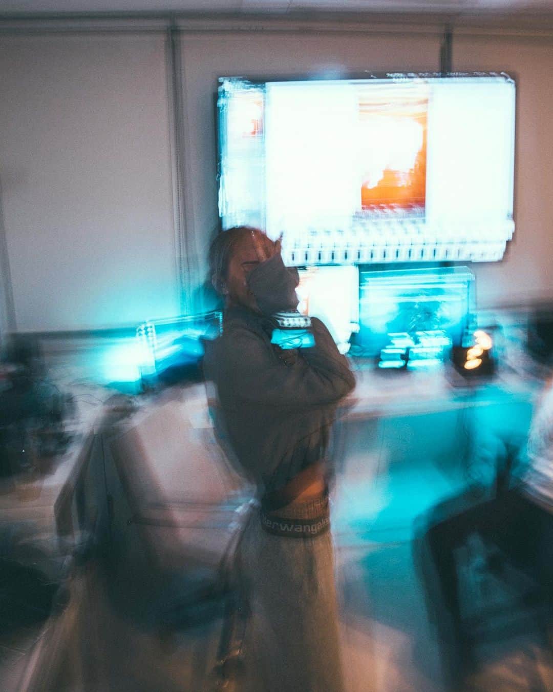 MARISのインスタグラム：「Our little studio 💙💞」