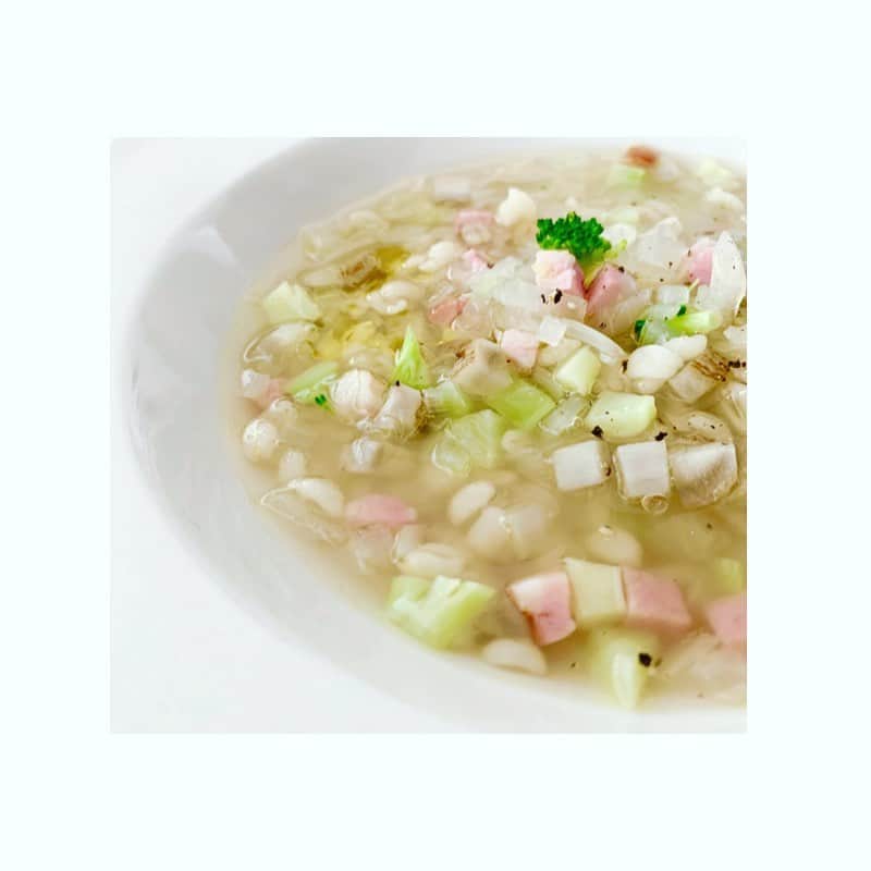 市橋有里のインスタグラム：「【ぷちぷちもち麦と根菜のミネストローネ】  冷蔵庫にごぼうがあれば、 いつものきんぴらではなく たまにはもち麦と合わせて デトックスご飯に！ ぜひ♪ ・ #おうちごはん #デトックス #ミネストローネ #小料理屋あり」