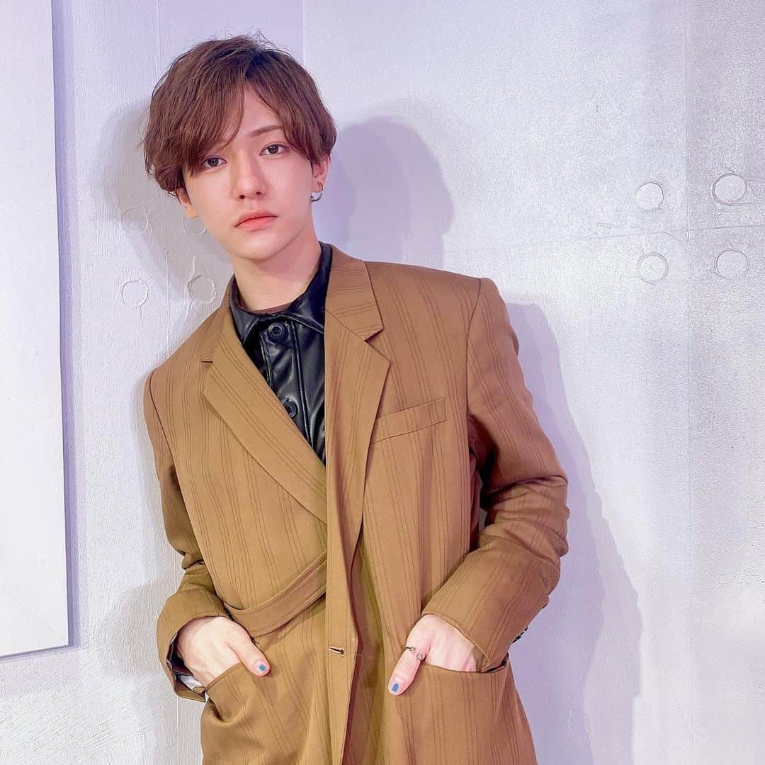 こんどうようぢのインスタグラム：「얼만큼 보고싶어?🧸」