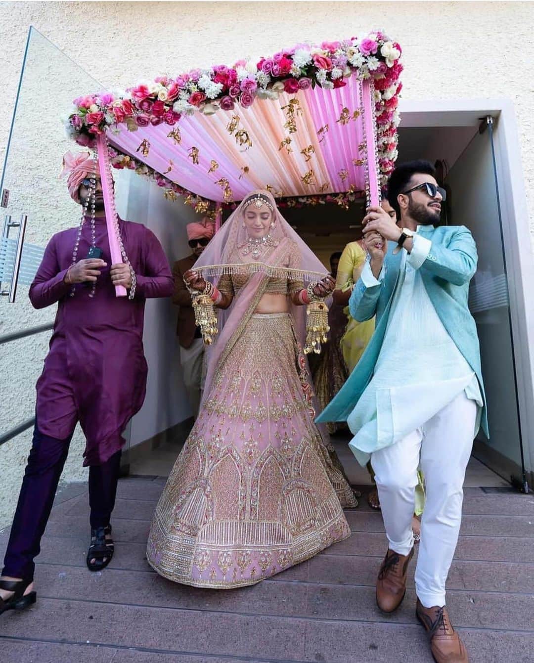 Indianstreetfashionさんのインスタグラム写真 - (IndianstreetfashionInstagram)「This bridal entrance .. 💕 #indianstreetfashion @indianstreetfashion #indianwedding  #wedding #weddingsofinstagram #instawedding  #covidweddingplanning #bridesofindia #bridesofinstagram #indianbridaloutfit #weddinglook  #bridestyle #weddingtrend #trend #jewellery #weddinginspo #weddingplanner #weddingblogger #destinationwedding #weddingchoreography #sangeetperformance #bridaljewellery #couture #weddingjewellery #weddingshopping #weddingseason #wedding2020」1月19日 18時07分 - indianstreetfashion