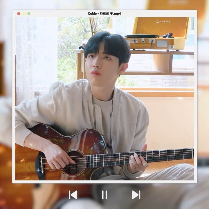 キム・ジェファンのインスタグラム：「[📼] 미니 째니타임즈_ EP. 04 Colde - 와르르❤.mp4 (Feat. 째니타임즈 EP.39 싱스테이: 부르는 게 값이야 2 포스터 촬영 현장 비하인드)  #김재환 #KIMJAEHWAN #미니째니타임즈 #MINI_JJAENIETIMES」