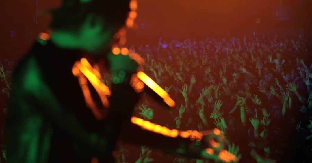 ORANGE RANGEのインスタグラム：「🍊ORANGE RANGE🍊 みんなでズンズン👌 #レンジのライブ  @orangerange_official」