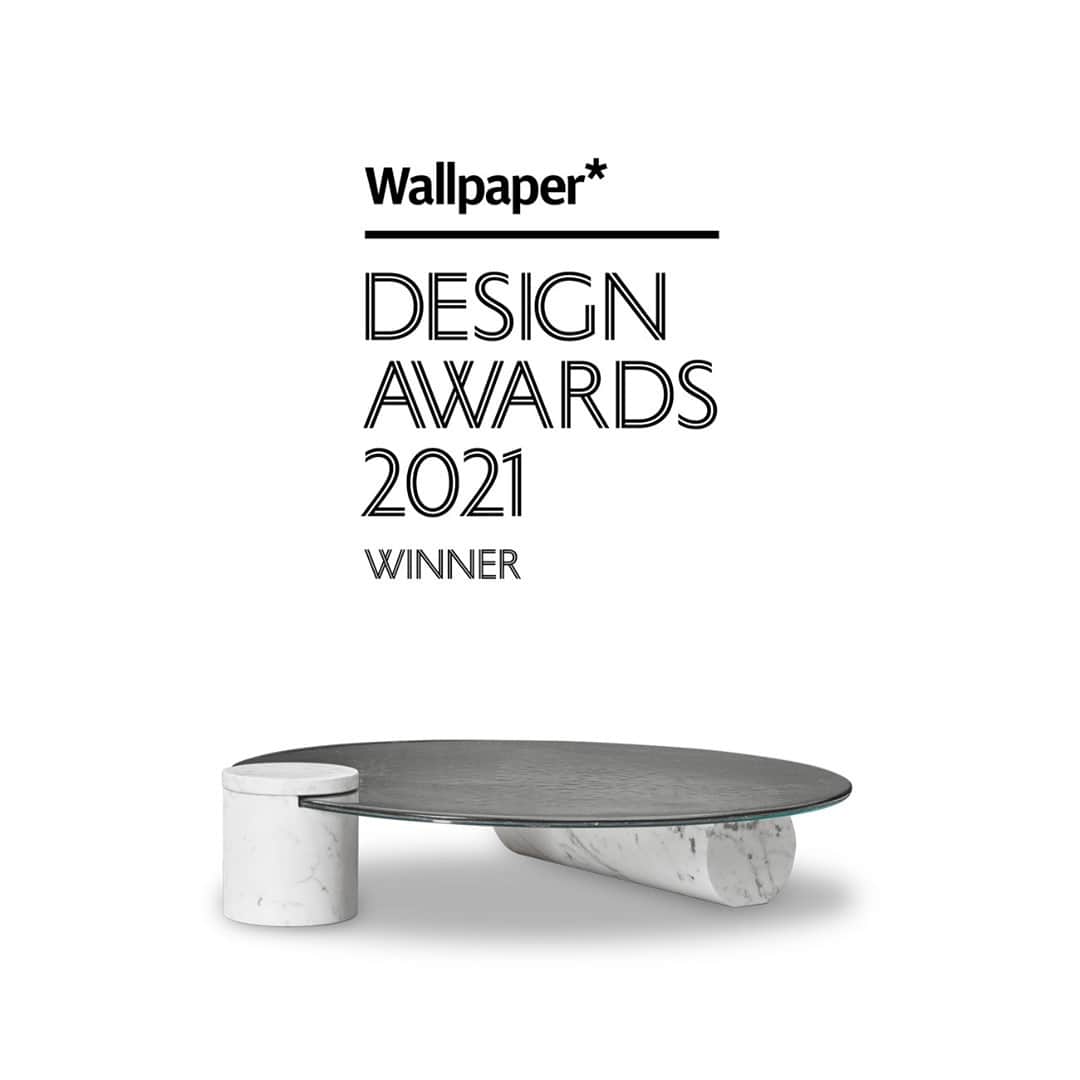 Baxterのインスタグラム：「Baxter is pleased to announce that Verre Particulier coffee table, designed by @studiopepe_official, has been awarded the prestigious Wallpaper* Design Awards 2021 for the Best Sculpted Forms category 🏆  @wallpapermag   #wallpaperdesignawards #baxtermadeinitaly #baxter #newcollection #interiordesign #interior #design #furniture #2021 #leather #smalltable #awards」