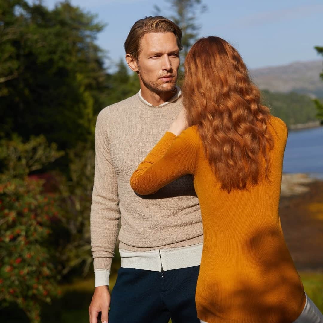 のインスタグラム：「This year we want to help you take better care of your John Smedley garments. What information would you find most useful? Laundry Guides? Folding Guides? Moth Repellents? Let us know and we'll get back to you soon…	 #MadeinEngland #TakeCare」