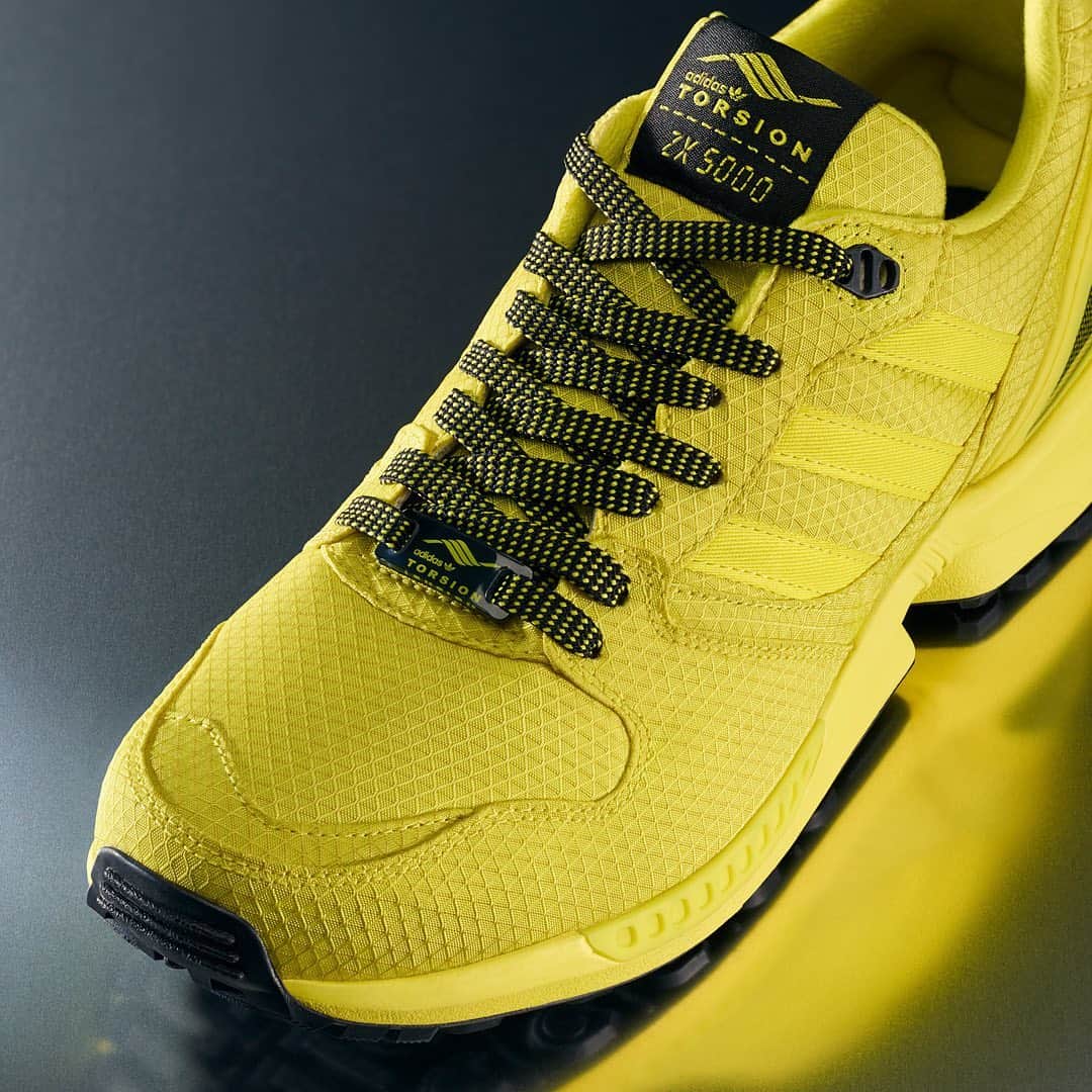 adidas Originalsさんのインスタグラム写真 - (adidas OriginalsInstagram)「The latest drop in the #AtoZX series sees the return of the Torsion bar. Paying homage to the iconic silhouette’s 1980s lineage, the #adidasZX 5000 Torsion features a striking yellow upper and midsole to match.  Available globally on January 22nd at adidas.com/A-ZX」1月19日 18時01分 - adidasoriginals