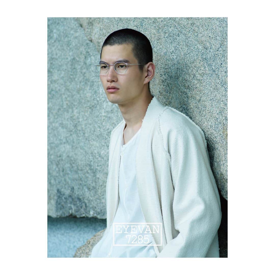 のインスタグラム：「. #EYEVAN7285 . 2021SS Campaign image Model: 176  #moderncraftwork #japaneseeyewear #handmadeinjapan」