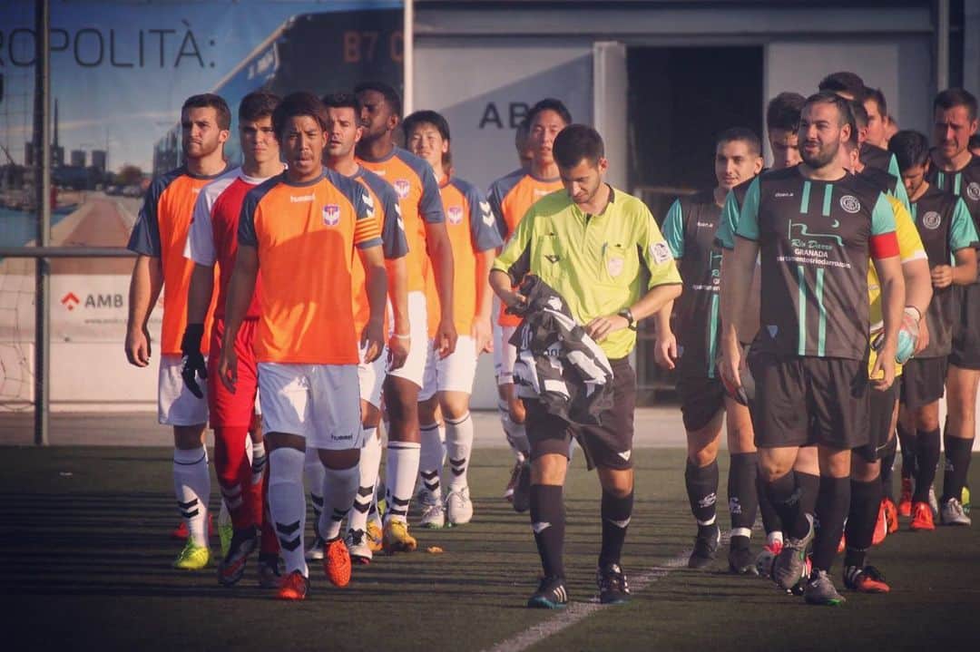 Alb Barcelona Football Academyのインスタグラム：「🟠アルビレックス新潟バルセロナヒストリー🔵 . ⚽️サッカー編⚽️ . ✅5期生 ✅2017-18シーズン . . . #アルビレックス新潟 #バルセロナ #アルビバルセロナ #アルビレックス新潟バルセロナ  #サッカー #留学 #スポーツビジネス #指導者 #スペイン #スペイン語 #海外」