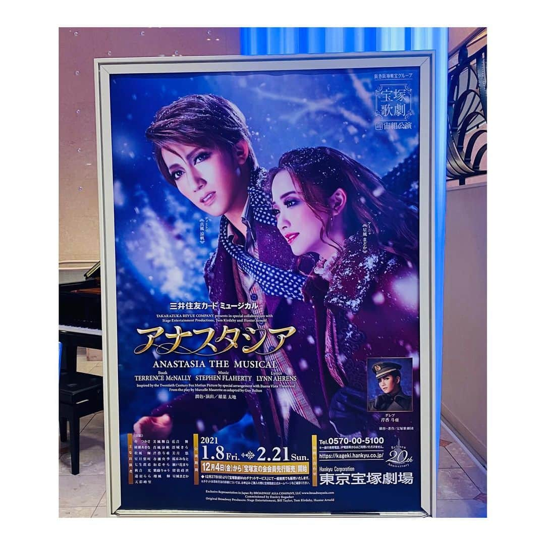 香音有希さんのインスタグラム写真 - (香音有希Instagram)「#宙組 #アナスタシア . . 素晴らしかったー！！！！👏 個人的に大好きなロシア物、 からのパリ、素敵なセットに素晴らしい映像、歌もダンスもみなさん凄いー✨ 中でもコーラスの美しさに心が持っていかれました。 観劇後すぐにもう1回観たいと思ってしまった🤍💜 3時間の夢の世界を本当に 有難うございました(*´-`) . . #宝塚#わかってるけど#大好きな場所#観れてよかった #朝風れい#愛原実花 #同志 #同志って使いたくなる笑」1月19日 18時13分 - kaonyuki_yukako