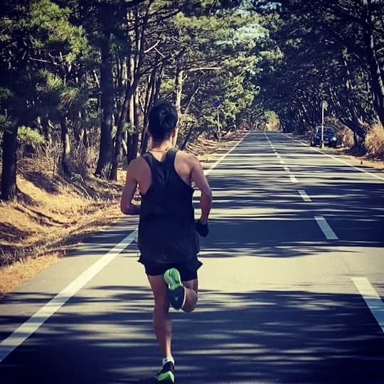 小椋裕介のインスタグラム：「. . 最後のびわ湖マラソンへ向けて。  #marathon #yakult #oakly #oaklyjapan #heartz #satisfyrunning   @satisfyrunning」