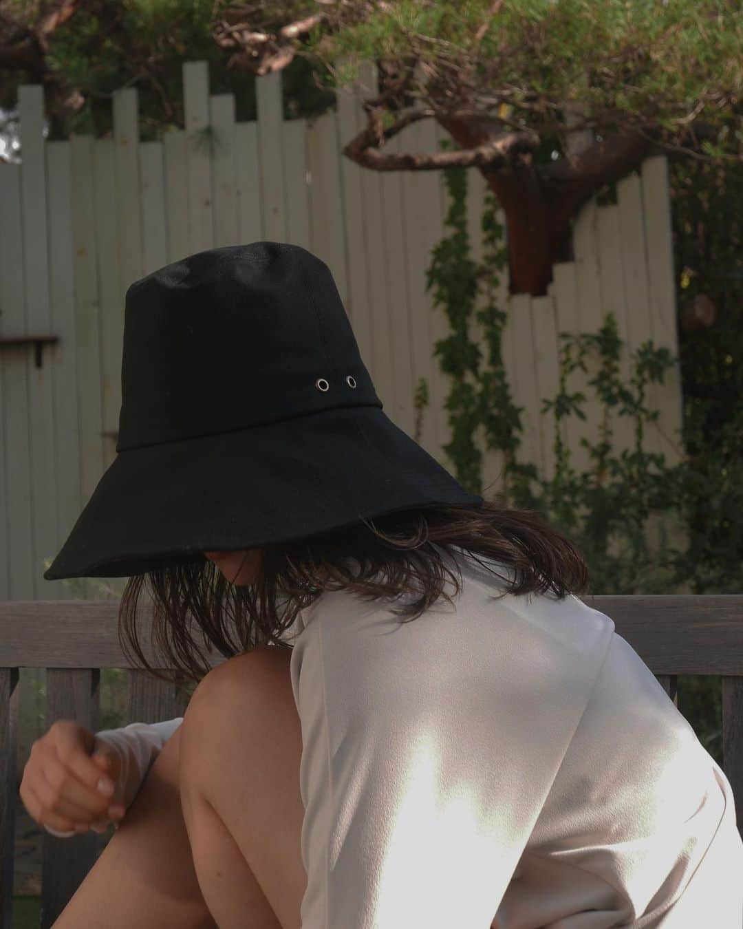 JUNNAさんのインスタグラム写真 - (JUNNAInstagram)「今夜19時より @etretokyo アカウントにて スイムウェアコレクションの ご紹介をライブ配信で行います。  是非ご参加下さい💛  【1月21日発売予約対象アイテム】  🍌バストシェイプベロアスイムウェア 🍌バストシェイプラメスイムウェア 🍌ナローストラップアメスリスイムウェア 🍌デタッチストラップバンドゥスイムウェア  ＆  🍏ドルマンカシュクールミディラッシュガード 🍏フレアタンクラッシュガード 🍏オープンバックラッシュガード 🍏アクアショートパンツ  ＆  marihoja × ETRÉ TOKYO  🍋pattern soft capeline  🍋blade down bucket hat 🍋high crown oxford bucket hat  🍋paper braid down brim hat 🍋nep hair band  #ETRE水着  #2021ETRE_ss   #etretokyo #junna🧜‍♀️ #水着#ラッシュガード#ハット#帽子 #2021 #2021ss#ベージュ#カジュアル#背中#モノトーン#ブラック #スキンケア#ピクニック #キャンプ#レジャー #YouTube#春#ストレッチ #海#プール#夏服#156cm#swim #swimwear#ミディアムヘア」1月19日 18時51分 - junna