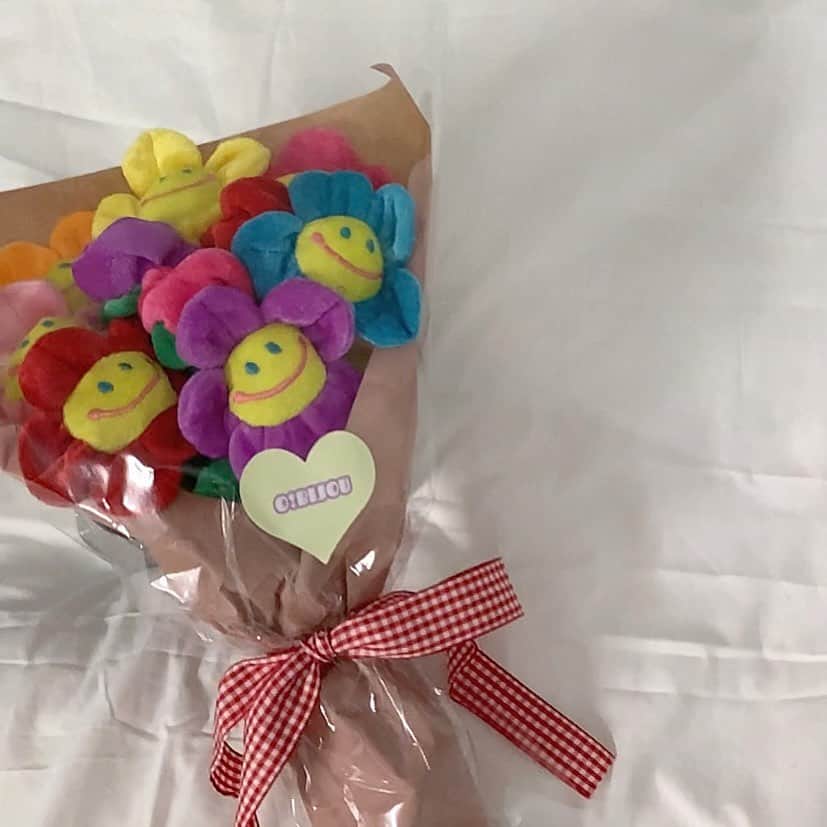 のインスタグラム：「. . 誕生日で母からもらった枯れないお花ちゃん🧚🏻‍♀️ めちゃめちゃ可愛いの!!推しは青ちゃん💙 .」