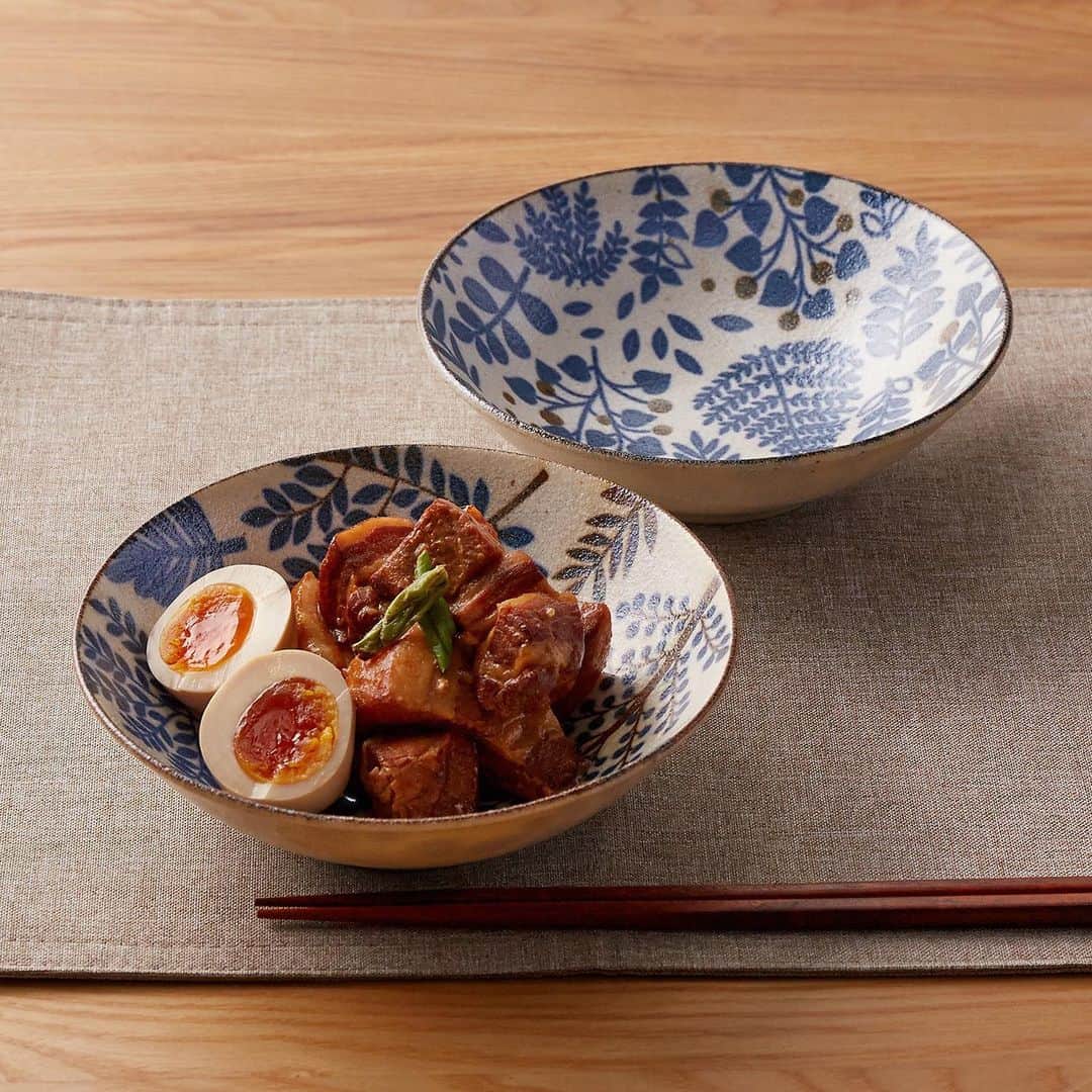 のインスタグラム：「. 和にも洋にも！  やや深さのある形状は副菜を盛る食器としてピッタリ◎ ざらっとした風合いが温かみを演出します。  煮物鉢　2点セット ¥1,100 (税込)  #minilabo#ミニラボ #ベルメゾン#BELLEMAISON」