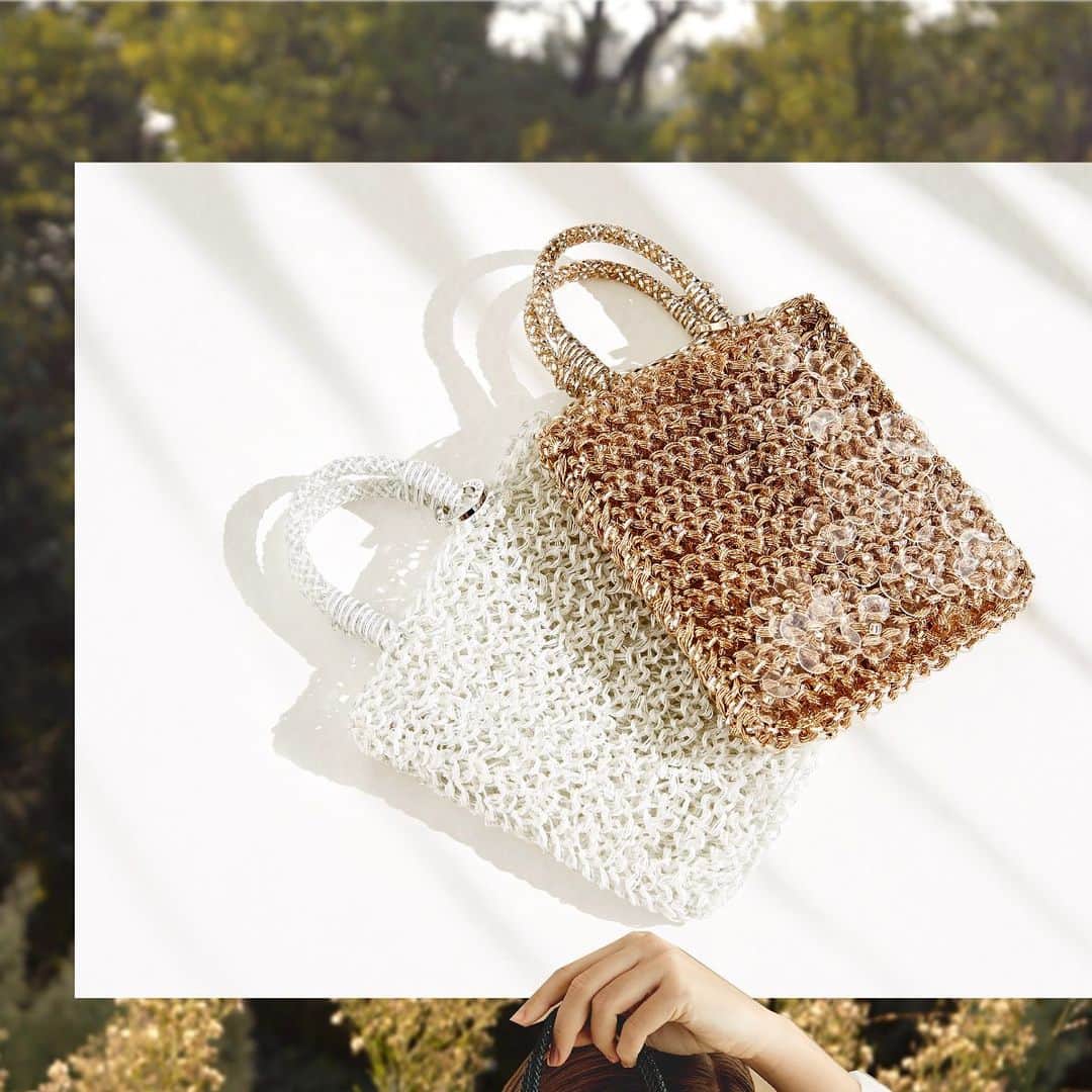 ANTEPRIMAさんのインスタグラム写真 - (ANTEPRIMAInstagram)「The mini bag is brought to a whole new level! Coming with a voluminous eco bag and various colourways, this #PiccolinoLurex mini #WIREBAG is not only an embellishment but also a combination of fashion and sustainable living. Go green fashionably!  Shop the Spring-Summer 2021 Collection now.  #WIREBAG #MiniBag #TheMiniMoment #ANTERPIMA #SS21 #SpringSummer2021  #Classic #Style #Fashion #Italian #Luxury #Design #Lifestyle #Urban #Handcraft #アンテプリマ  #패션​」1月19日 19時01分 - anteprimaofficial