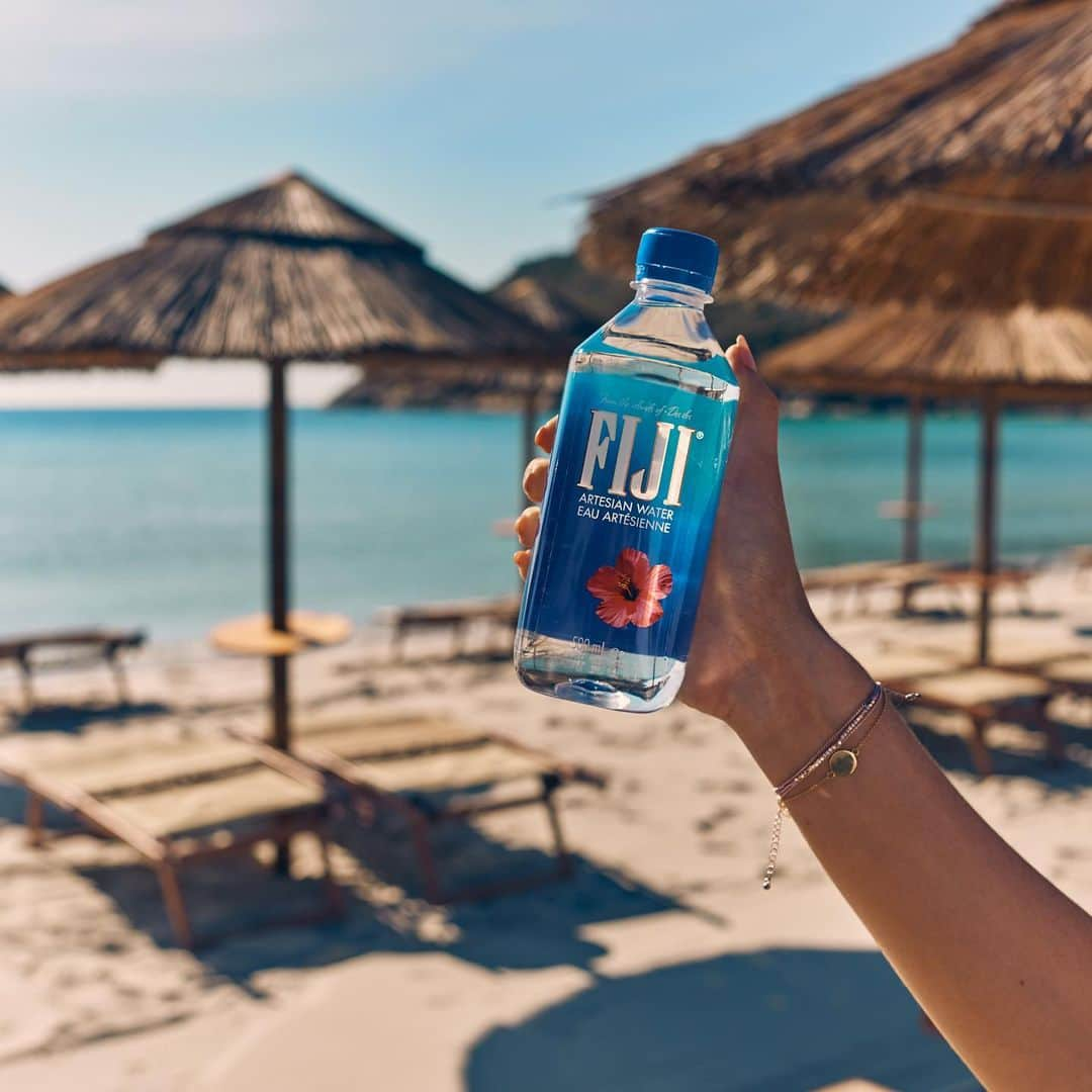 FIJIWaterJapanさんのインスタグラム写真 - (FIJIWaterJapanInstagram)「元気がいちばん💙  @fijiwateruk  #フィジーウォーター #fijiwater #水分補給　＃happy #元気  #ミネラルウォーター #lifewithfijiwater」1月19日 19時10分 - icelandicglacialjp