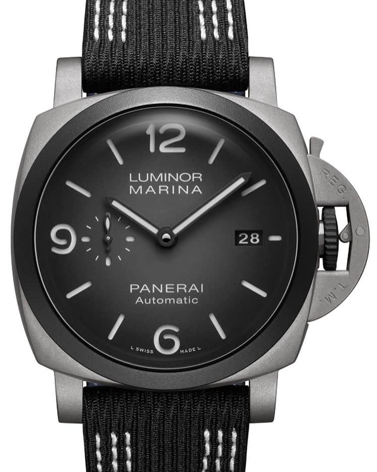 WATCHMANIAのインスタグラム：「@panerai has designed a new performance watch inspired by the brand ambassador, freediver Guillaume Néry: Luminor Marina 44mm Guillaume Néry Edition. The brand celebrates the 70th anniversary of the invention of the Luminor with this special model, limited to 70 pieces and guaranteed for 70 years. Details on the website.」