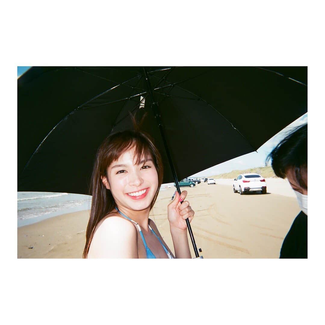 のインスタグラム：「今年のカレンダー撮影よりオフショットを…💙💗🧡」