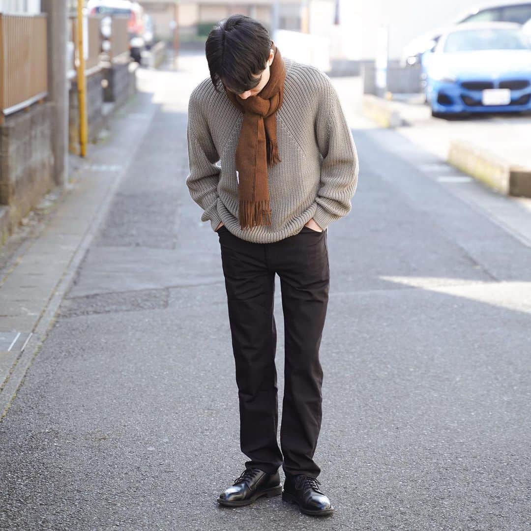ponsuke_wearのインスタグラム：「ユニクロの新作「テックデニムジーンズ」を着用！ 「ジーンズに革新の機能とはき心地を。」というキャッチコピーに偽りなしで、とても軽くてストレスフリーなはき心地です♪ 特に春夏で活躍しそう ・ ・ 168cm 54kgで27インチを裾上げなしで履いています！ ・ ・ #ユニデニ #ユニクロデニム族 #UNIQLOJEANS #着用の商品名 #uniqloginza2021SS #ユニデニコーデ #PR」