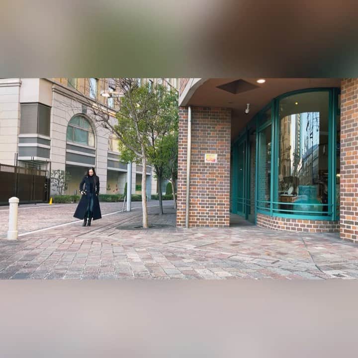 NOHANAのインスタグラム：「・ ベビドンMVごっこ👢 寒いけど楽しかった🥺 ・ #namieamuro #安室奈美恵 #安室ちゃん #アム活 #アムコス #アムラー #babydontcry  #ベビドン #ベビドンコート #SLY #汐留イタリア街 #ベビドンごっこ #のはなみえ」