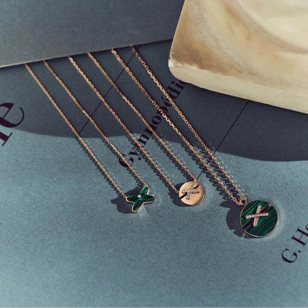 Chaumetさんのインスタグラム写真 - (ChaumetInstagram)「When polished rose gold meets vibrant malachite. Discover the magic of our Jeux de Liens lucky charms. #Chaumet #StoriesofLiens #ChaumetLiens #JeuxdeLiens」1月19日 19時43分 - chaumetofficial