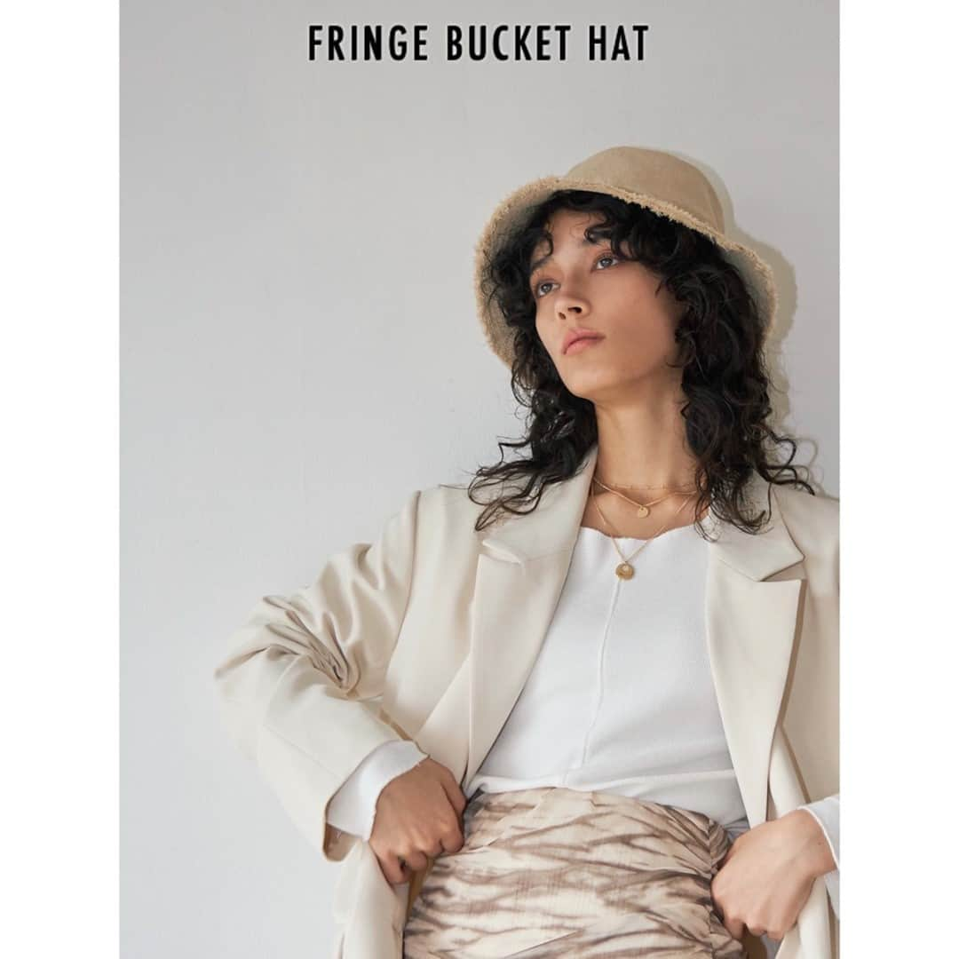 EMODAさんのインスタグラム写真 - (EMODAInstagram)「ㅤㅤㅤ  2021 SPRING/SUMMER PRE ORDER ITEM -accessory- ＿＿＿＿＿＿＿＿＿＿＿＿＿＿＿＿＿＿＿＿＿＿＿＿ㅤㅤㅤ  ・FRINGE BUCKET HAT ¥ 4,990 tax'in(2月発売予定) ・COMBO CHAIN NC ¥ 3,490 tax'in(2月発売予定)ㅤㅤㅤㅤㅤ  ㅤㅤㅤㅤ 掲載アイテムは 公式WEB STORE RUNWAYchannelにて🛒 発売前商品はWEBにて予約受付中！ プロフィール( @emoda_official )のURLからチェック✔ ㅤㅤㅤ  ㅤㅤㅤ #EMODA #RUNWAYchannel #2021SS @emoda_snap ㅤㅤㅤㅤ」1月19日 20時00分 - emoda_official