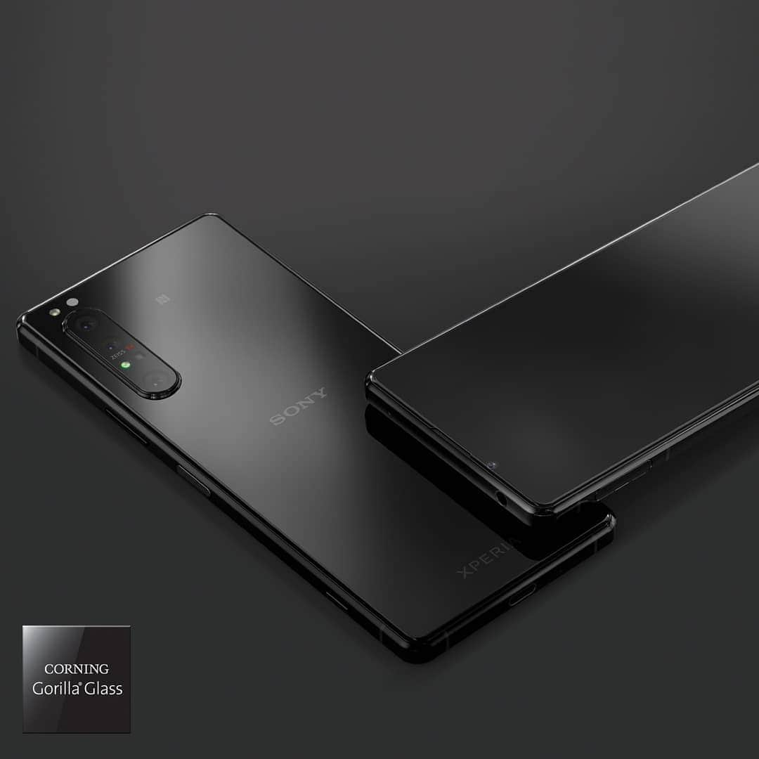 Sony Mobileさんのインスタグラム写真 - (Sony MobileInstagram)「Did you know that one of the most common ways people drop their phones is by dropping it off their table or desk? The Xperia 1 II, 5 II and 10 II are made with scratch and damage-resistant @corninggorilla - giving you the durability you need.  #Xperia1II #Xperia5II #Xperia10II #SonyXperia #Sony #GorillaTough」1月19日 20時00分 - sonyxperia