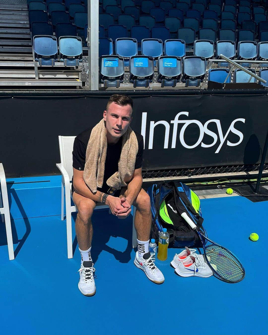 マートン・フチョビッチさんのインスタグラム写真 - (マートン・フチョビッチInstagram)「First practice 🎾🇦🇺」1月19日 19時55分 - fucsovicsmarci