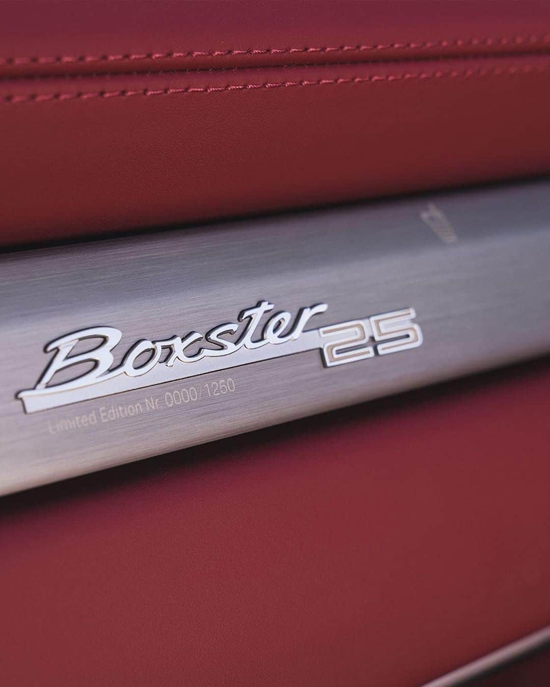 Porscheさんのインスタグラム写真 - (PorscheInstagram)「Striking red interiors coupled with silver exterior paintwork - an iconic colour palette that brings that roadster feeling to life, before you’ve even sat down. Go on, take a seat inside the Boxster 25 years.  Discover more: link in bio. __ Boxster 25 years: Fuel consumption combined: 10,9 - 10,1 km; CO2 emissions combined: 247 - 230 g/km  https://porsche.click/DAT-Leitfaden  Status: 01/2021」1月19日 19時58分 - porsche