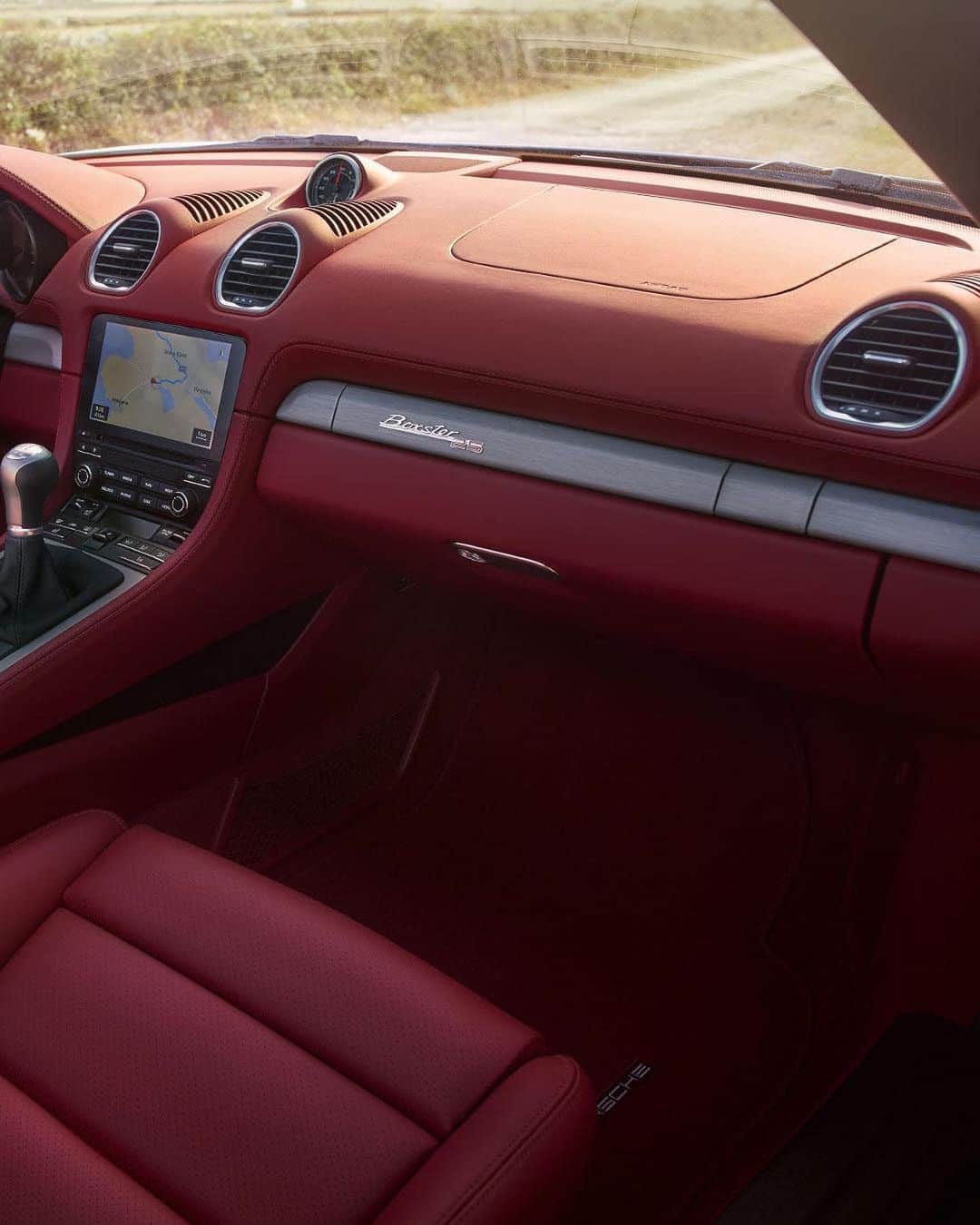 Porscheさんのインスタグラム写真 - (PorscheInstagram)「Striking red interiors coupled with silver exterior paintwork - an iconic colour palette that brings that roadster feeling to life, before you’ve even sat down. Go on, take a seat inside the Boxster 25 years.  Discover more: link in bio. __ Boxster 25 years: Fuel consumption combined: 10,9 - 10,1 km; CO2 emissions combined: 247 - 230 g/km  https://porsche.click/DAT-Leitfaden  Status: 01/2021」1月19日 19時58分 - porsche