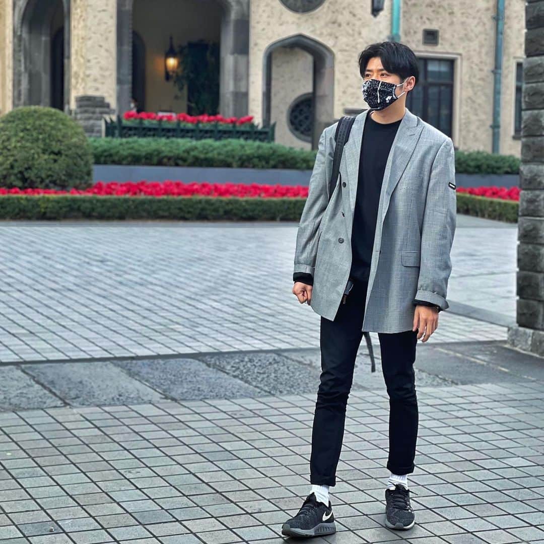黄皓さんのインスタグラム写真 - (黄皓Instagram)「【Outfit Of The Day】 #ootd #懐かしいハッシュタグ   Jacket: #balenciaga @balenciaga  Tops: #oamc @oamc_official  Denim: #zara @zara  Shoes: #nike @nike  Backpack: #offwhite @off____white  Mask: @themasks.jp   糖質制限中にチョコ🍫のイベントは辛すぎる😤」1月19日 20時02分 - haohaohaokun