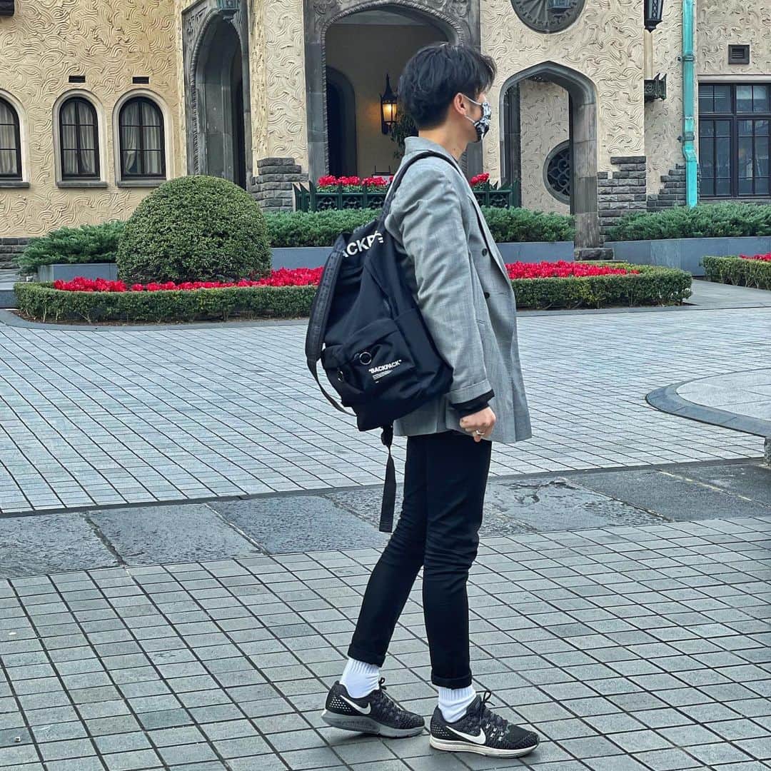 黄皓さんのインスタグラム写真 - (黄皓Instagram)「【Outfit Of The Day】 #ootd #懐かしいハッシュタグ   Jacket: #balenciaga @balenciaga  Tops: #oamc @oamc_official  Denim: #zara @zara  Shoes: #nike @nike  Backpack: #offwhite @off____white  Mask: @themasks.jp   糖質制限中にチョコ🍫のイベントは辛すぎる😤」1月19日 20時02分 - haohaohaokun