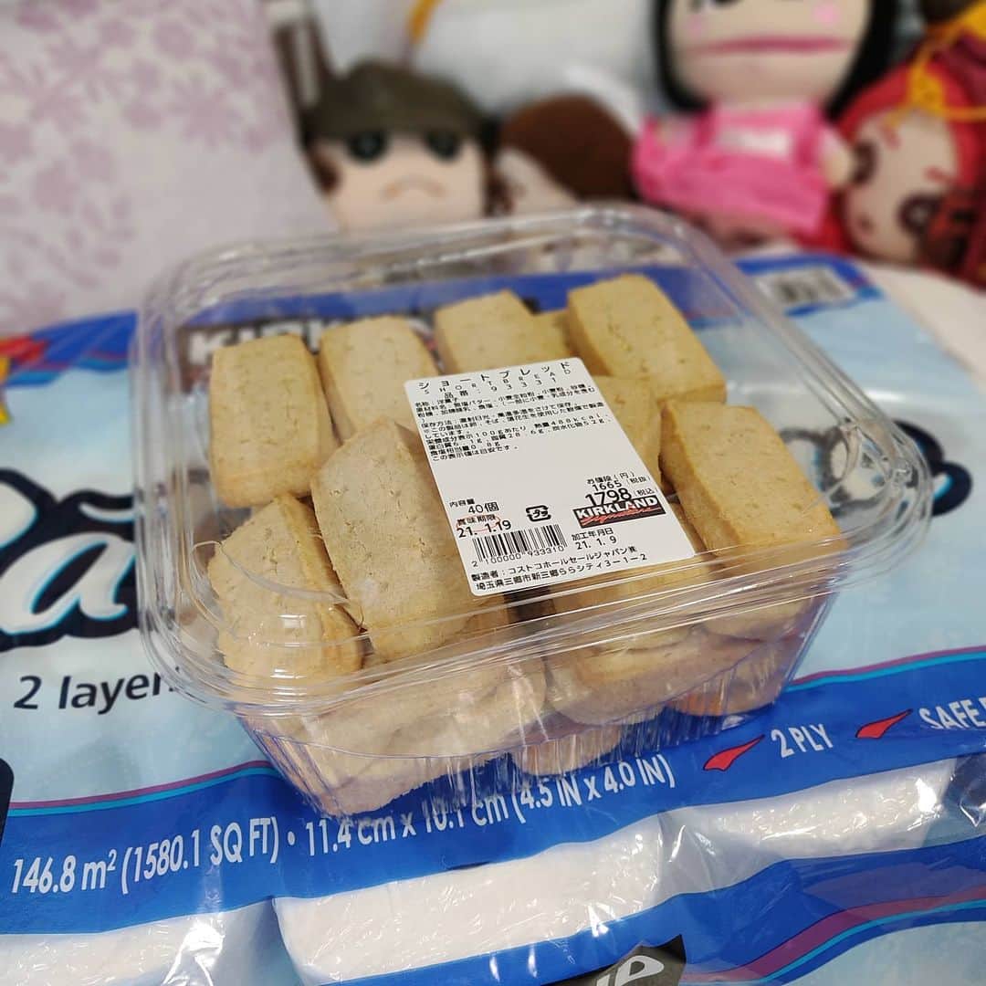小山夏希のインスタグラム：「#コストコ のバター♡！て感じのクッキー♡ 一向になくならないので冷凍します」
