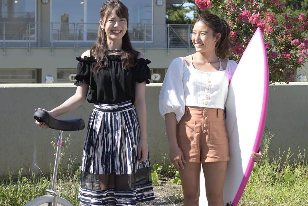 佐藤彩香さんのインスタグラム写真 - (佐藤彩香Instagram)「・ ・ ・ インスタに載せるの忘れてたので💦 ・ ・ 同じ茅ヶ崎市出身でもあるサーフィンの松田詩野さんと 対談させていただきました😊 私は聖火ランナーとしてでしたが オリンピック選手と対談ができて嬉しかったです！  ・  他の競技でも頑張ってる人の話を聞けるって素晴らしい事だよね😊 すごく刺激をもらえた1日でした⭐️ みんなで美人な詩野ちゃん応援しよう🏄‍♀️ ・ YouTubeに対談動画が上がっているのでチェックしてね🤩！ ・ https://youtu.be/lf48jfx8lWY ・ プロフィールにリンク乗せておきます！ ・ ・ #オリンピック　#聖火ランナー　 #茅ヶ崎　#アスリート #松田詩野　さん #サーフィン　#一輪車 #対談動画　#みてねん」1月19日 20時17分 - ayaka_01_sato