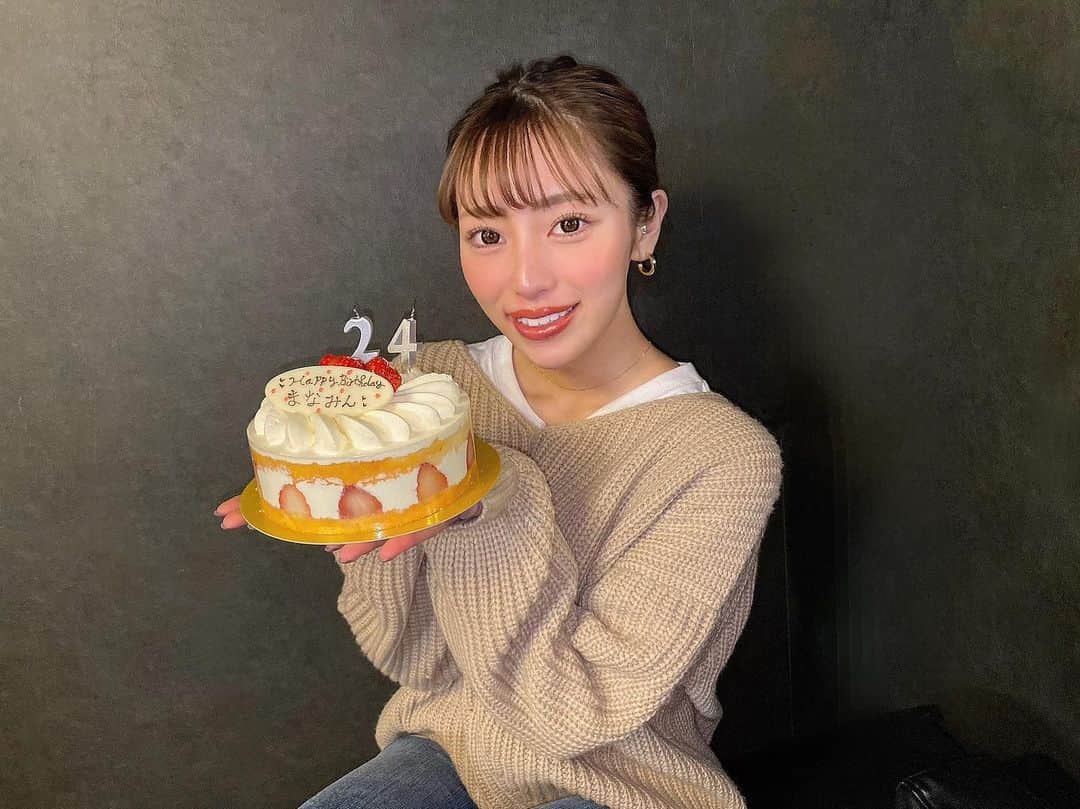 MANAMIのインスタグラム：「. ジャックポットに誕生日祝ってもらった🎉🎂✨ ありがとう🎁も大事に使います😌 これからも皆んなで頑張っていきましょう💪」