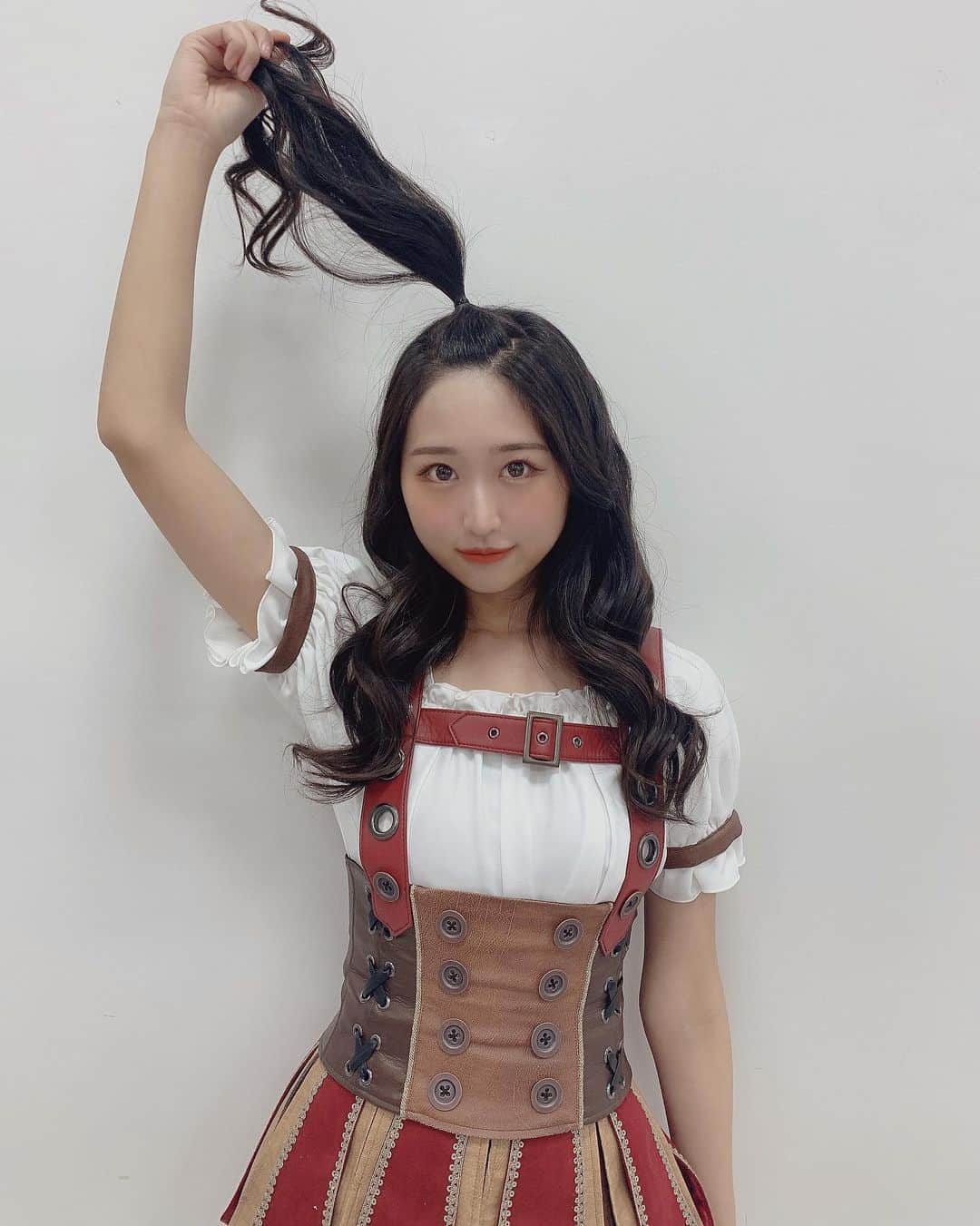 古澤愛のインスタグラム：「❤︎01.11❤︎ . この日は、新春公演＆新成人特別公演でした！🌸  新成人特別公演では、素敵な振袖を着ることができたり、『ツンデレ』をセンターで披露できたことがすごく嬉しかったなあ~😌💓 （（悲しいことに、ツンデレの時の衣装は時間が無くて撮れなかった..😢」