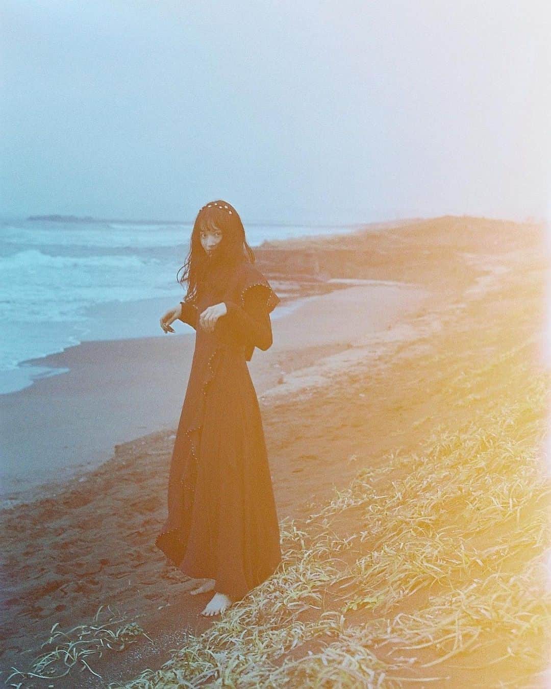 haru wagnusのインスタグラム：「reverberations.. ㅤㅤㅤㅤㅤㅤㅤㅤㅤㅤㅤㅤㅤ ㅤㅤㅤㅤㅤㅤㅤㅤㅤㅤㅤㅤㅤ ㅤㅤㅤㅤㅤㅤㅤㅤㅤㅤㅤㅤㅤ #20201230  #ぼくのハーフカメラは感光マシーン   ㅤㅤㅤㅤㅤㅤㅤㅤㅤㅤㅤㅤㅤ」