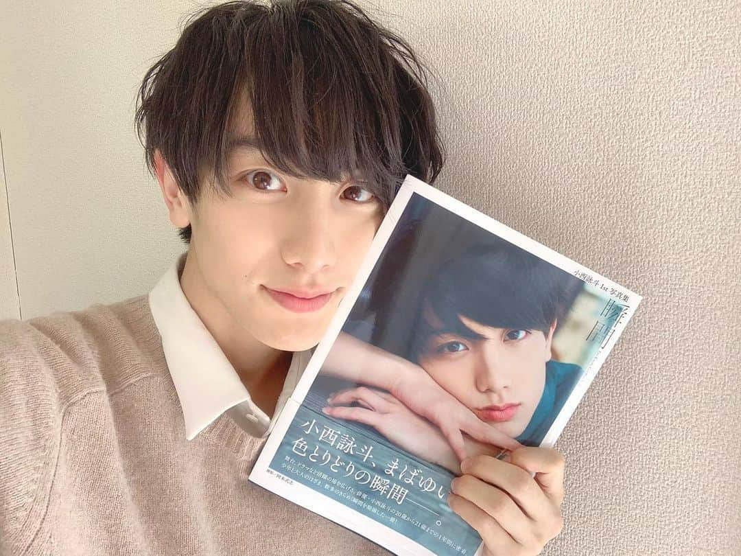 小西詠斗さんのインスタグラム写真 - (小西詠斗Instagram)「・ 1st写真集「瞬間」📚 僕の誕生日、1月21日に発売されます！ とっても素敵に仕上げていただきました🧚 20歳の1年間、様々な僕の瞬間が詰まっています！ 限定ブロマイド付き！皆さま是非！😊🙌　 Amazonで予約開始しています！⬇︎ amazon.co.jp/dp/B08QSDRGY6」1月19日 20時21分 - eito.konishi