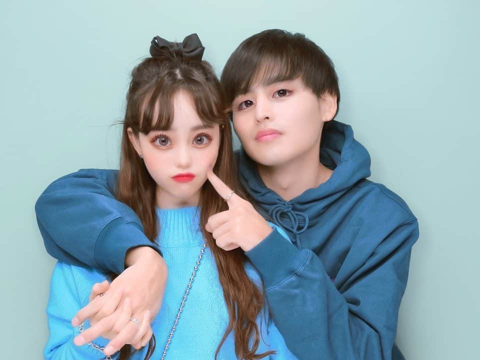 のインスタグラム：「実は昨日でかずくんと付き合って1年記念日でした🥀❥❥ いつもありがとう¨̮♡ ・ ・ ・ ・ ・ ・ ・ ・  #fff#f4f#lfl#l4l#follo#follome#instagood#like4like#like4likes#korea#koreanstyle#koreanfashion#@_093024_#fashion#韓国#韓国ファッション#韓国スタイル#ootd#ootdfashion#韓国好きな人と繋がりたい#お洒落好きさんと繋がりたい#ファッション#いいねしてくれた人の中で気になった人フォロー#セルカ#カップル#プリクラ#彼氏大好き症候群」