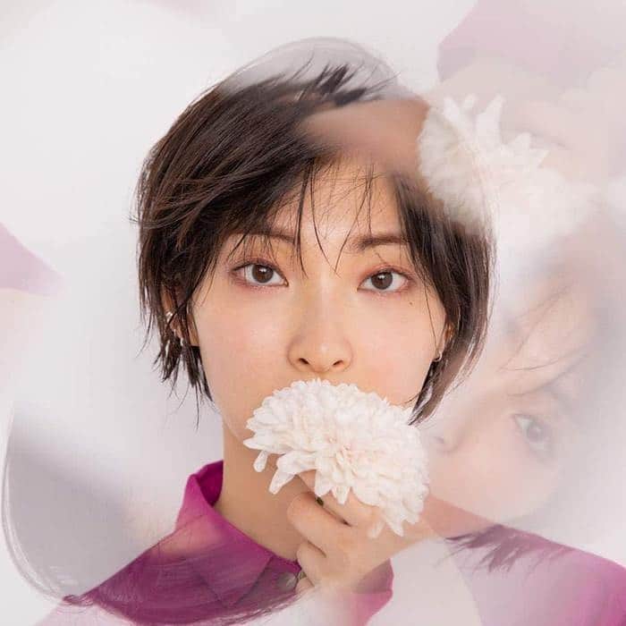 tofubeatsのインスタグラム：「20日発売 @leoieiri 家入レオさんの新譜"空と青"のカップリングとして 「未完成 (tofubeats remix) 」 収録されております。是非！   https://amzn.to/3itq84o https://open.spotify.com/artist/1XErHyc10VN8bfGKma1Yyc?si=3INxbbDbSjCanr4lHBqzZg」