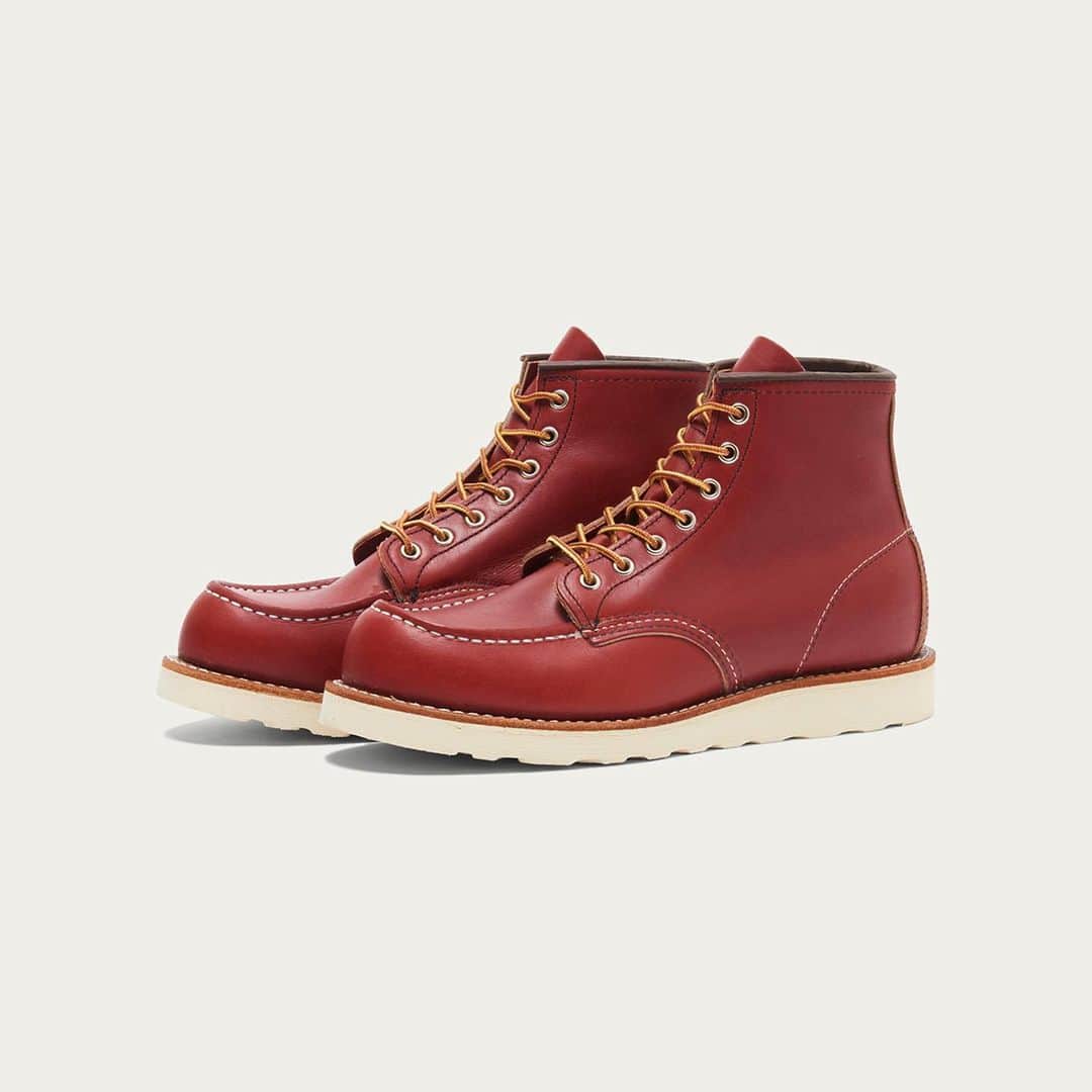 のインスタグラム：「【 New Arrival 】﻿ ＜ RED WING ＞﻿ 日本市場で＜RED WING＞を代表するオロラセット「ポーテージ」。モカシンタイプのつま先なので履きやすく、長時間履いても疲れにくいトラクショントレッド・ソールを採用しています。﻿ Aurora set "Portage" representing <RED WING> in the Japanese market. The moccasin-type toes make it easy to wear, and the traction tread sole makes it hard to get tired even if you wear it for a long time.﻿ ﻿ #RedWing #UnitedArrowsAndSons」