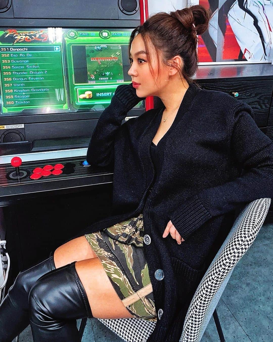 キム・ヒジョンのインスタグラム：「👾👾👾🦹🏻‍♀️🎮 @ithk @off____white____hongkong  #N21 #OFFWHITE」