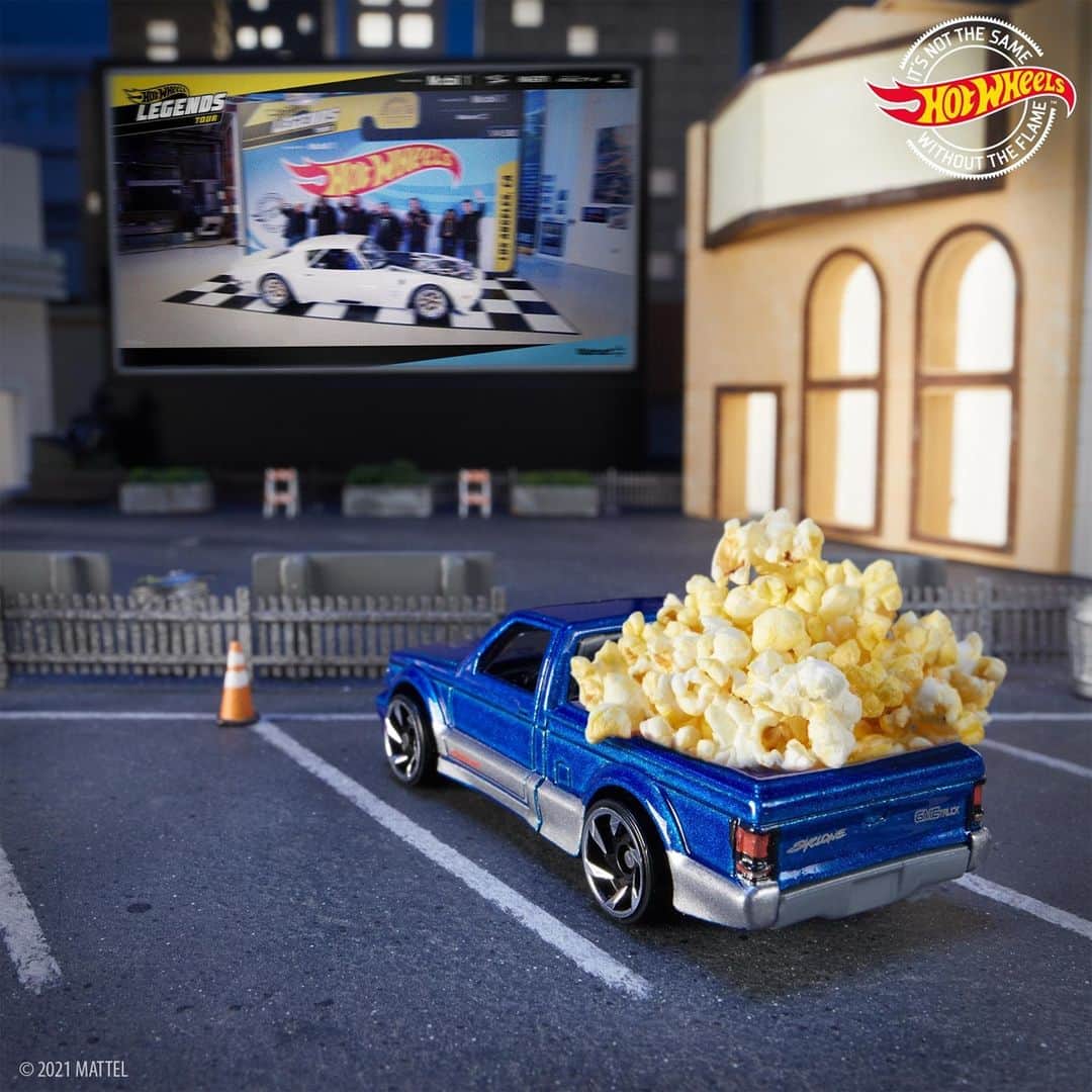 Hot Wheelsさんのインスタグラム写真 - (Hot WheelsInstagram)「Life doesn’t get any butter than kickin’ back in our ‘91 GMC Syclone. #HotWheels #PopcornDay 🍿」1月20日 2時00分 - hotwheelsofficial